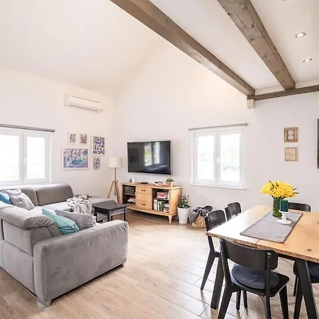 Nima Cozy Apartment Mlini