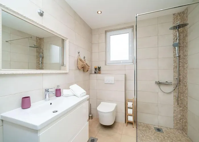 Nima Cozy Apartment Mlini