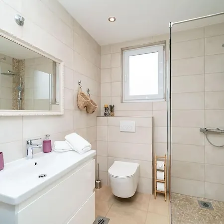 Nima Cozy Apartman Mlini